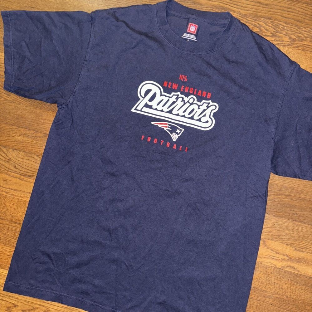 NFL‎ New England Patriots Football Mens Large Navy Blue Graphic T-Shirt